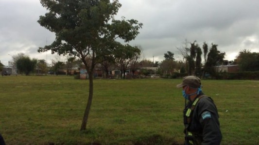 Recreo: Armaron un partido de fútbol...hasta que llegó la policía