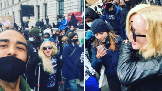 Ni las muletas pudieron frenarla: Madonna, en las protestas contra el racismo