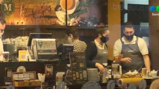 La emoción de los que volvieron a los bares a compartir una mesa