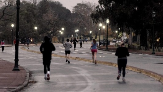 Amplían el horario permitido para salir a correr en CABA