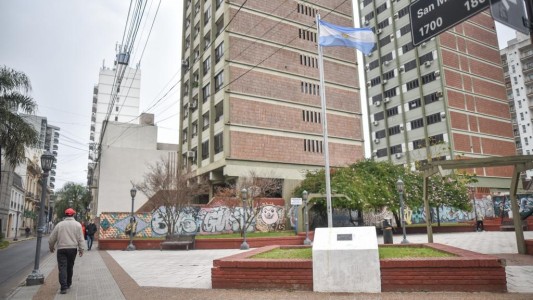 20 de junio: Las banderas volvieron a flamear en los espacios públicos de la ciudad