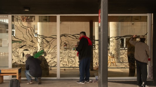 El Molino Fábrica Cultural ya tiene su mural colectivo en alusión a la Bandera