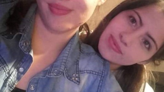 Encontraron sin vida en el patio de su casa a una chica que había desaparecido con su hermana melliza