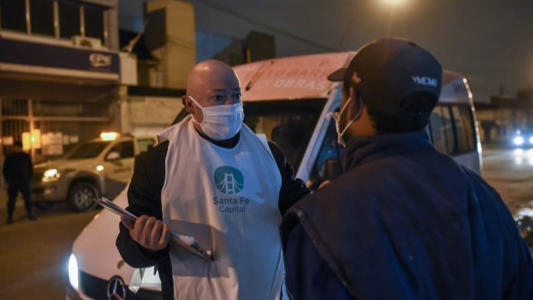 Noches frías: la Municipalidad asiste a la gente en situación de calle