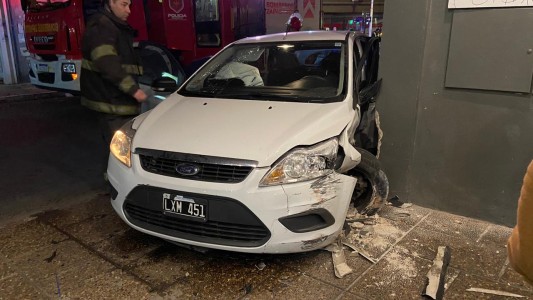Un accidente de características espectaculares en pleno centro de Santa Fe