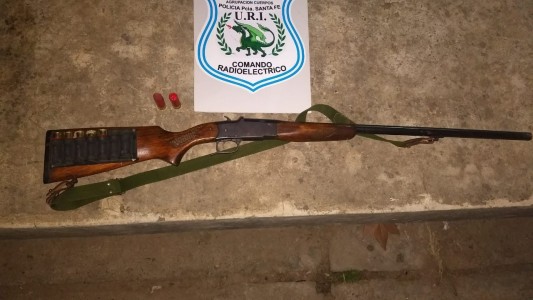 Detuvieron a un joven tras secuestrarle una escopeta