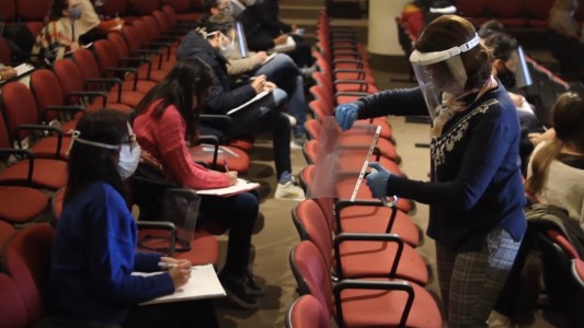 Así fue el primer examen final presencial del país en Rosario desde que comenzó la cuarentena