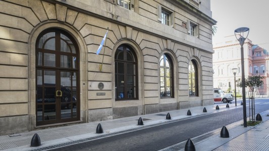 Cambian el nombre "Martínez de Hoz" de edificio de la AFI por el de "José Hernández"