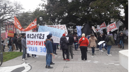 Empleados estatales y docentes reemplazantes se manifestaron en Plaza de Mayo