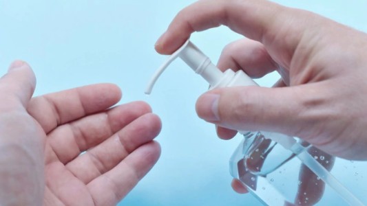 La Anmat prohibió un alcohol en gel que se vende por Mercado Libre