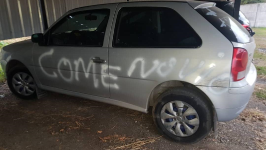 Fue a buscar el auto a la cochera y estaba vandalizado: la víctima dice no tener enemigos