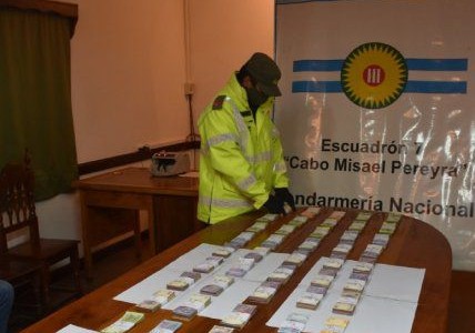 Una pareja de entrerrianos con una millonaria suma de dinero en la ruta