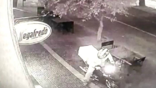 Inseguridad: Robaron la moto de un delivery en la puerta de un comedor