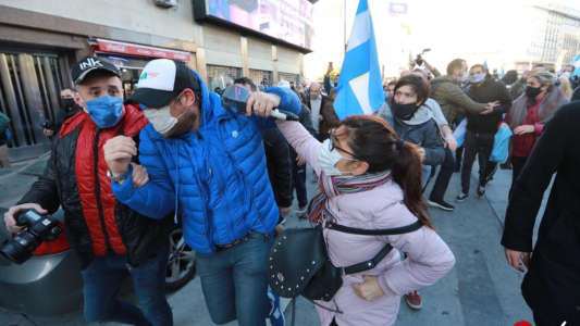 Brutal ataque al periodista Ezequiel Guazzora: "eran 50 contra 1"