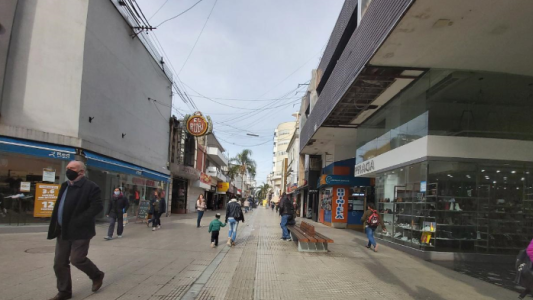 Intenso movimiento en la peatonal a pesar del feriado