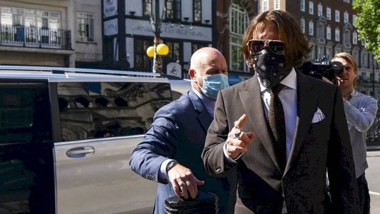 Johnny Depp acusó a Amber Heard de poner excremento en su cama