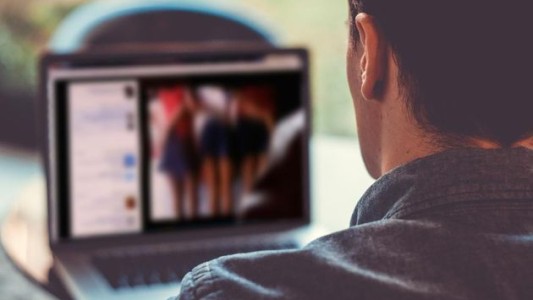 Denuncian sitio que difunde fotos de mujeres sin su consentimiento