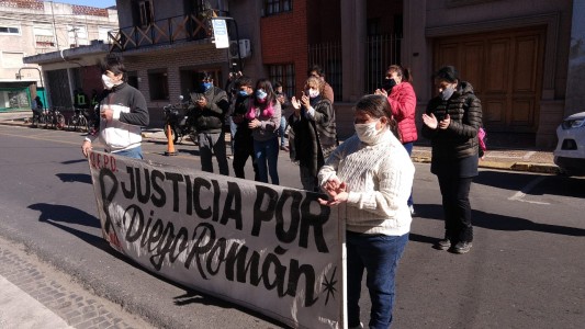 Familiares y amigos de Diego Román marcharon para pedir justicia y verdad
