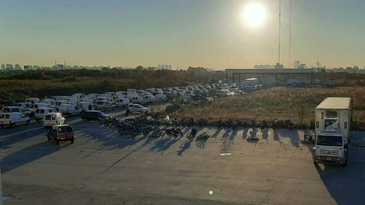 Camioneros de Moyano bloquean centros de distribución de Mercado Libre