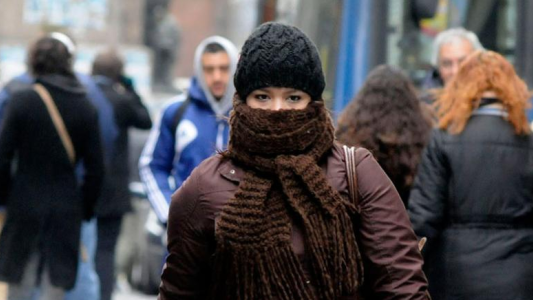 Viernes muy frío y con cielo algo nublado en la ciudad