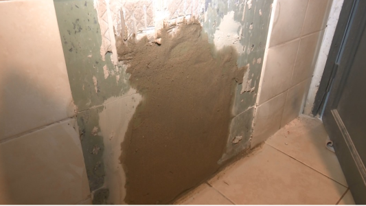 Boquete en una peluquería de barrio Roma: creen que querían ingresar a la casa lindera