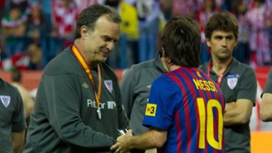 Un diario inglés afirma que Messi pidió a Bielsa para el Barcelona