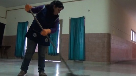 Desde este lunes, vuelven los asistentes escolares para comenzar la limpieza de las escuelas