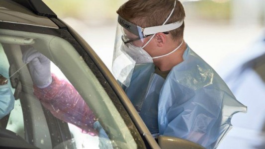 Hubo 39 contagios de coronavirus en toda la provincia este domingo: 26 en Rosario