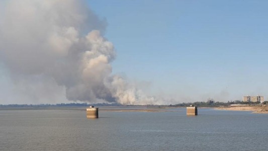Video: otra vez fuego en las islas frente a la costa santafesina
