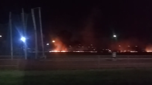 Vandalismo y fuego pusieron en peligro la pista de atletismo del CARD