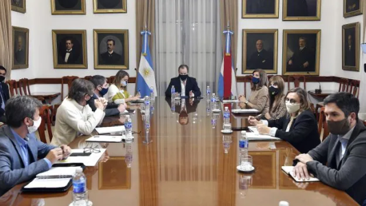 Entre Ríos: penas por hacer reuniones sociales y familiares