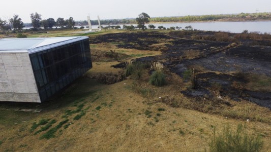 Impactante: así de cerca llegó el fuego al Museo de la Constitución