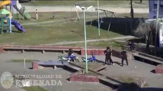 Ex barra atacó a la policía: "A los efectivos les faltó huevos para disparar"