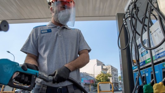Despúes de ocho meses congelados, aplicarán un aumento del 7% en los combustibles