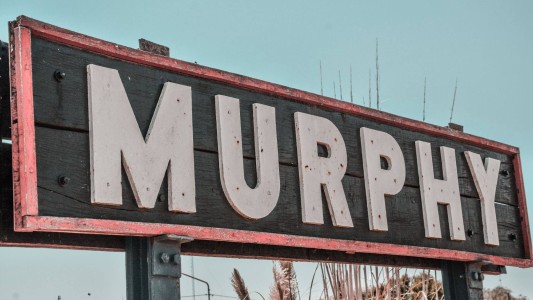 Murphy registró tres casos de coronavirus y vuelve a fase 3