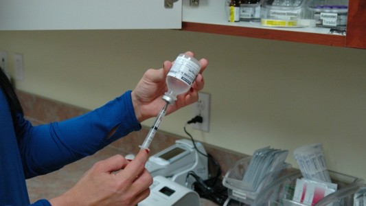 Coronavirus: qué se sabe de la vacuna de Oxford que se producirá en Argentina