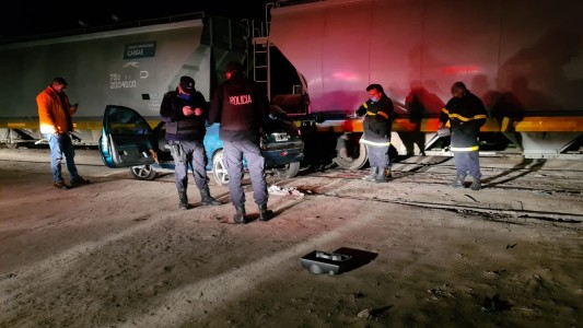 Milagro: chocó contra un tren y lo puede contar