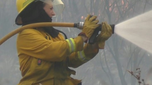Mirna, la mujer que combate incendios forestales: "En el momento de actuar no hay diferencias"