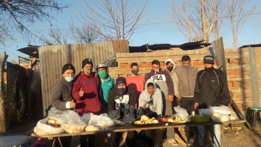 Comedor y merendero en Barrio Coronel Dorrego: “a pulmón” asisten a 40 familias