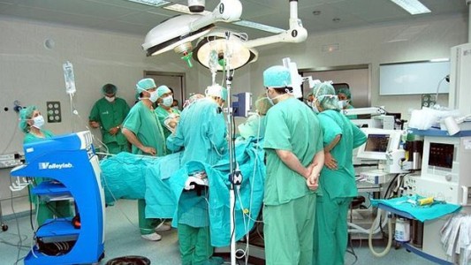 Creyeron que tenía un tumor, lo operaron por segunda vez y eran gasas que se habían olvidado dentro de su cuerpo