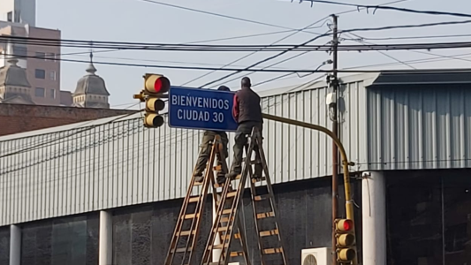 Se viene "Ciudad 30": comenzaron a instalar la cartelería en el centro de la ciudad