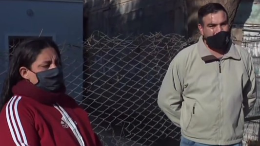 Es albañil y ofrece su trabajo para poder comprarle un computadora a sus hijos