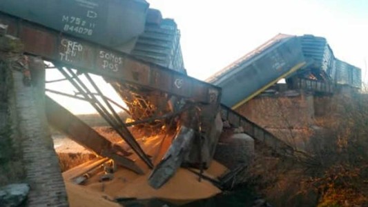 Mientras pasaba el tren, se derrumbó un puente en el sur provincial
