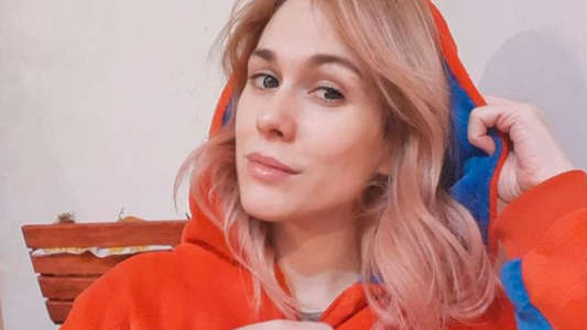 Lilia Leomoine, la influencer que le tiró huevos a un móvil de TV durante la marcha del 17A