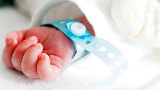 Bebé prematuro de un mes dio positivo de coronavirus