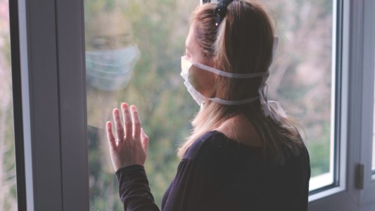 La pandemia causa una "crisis de salud mental" y el "alza de la violencia doméstica" en América