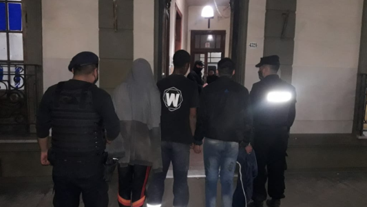 Cinco personas detenidas y dos armas de fuego secuestradas en diferentes operativos