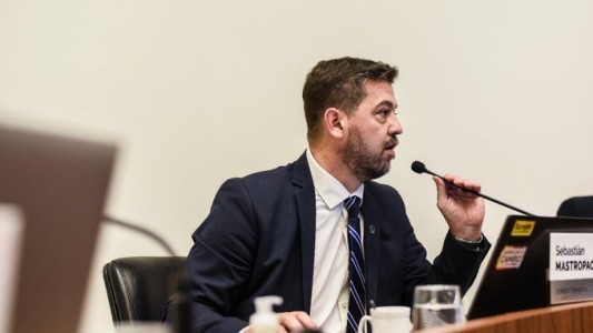 “Anunciaron con bombos y platillos ayuda a los clubes que nunca llegó”