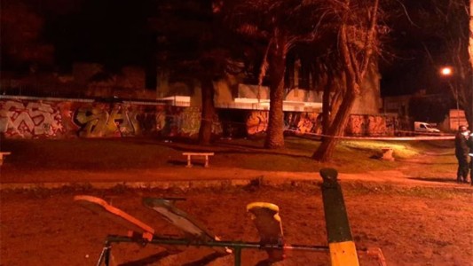 Mar el Plata: el hombre carbonizado en una plaza era un indigente que fue golpeado y prendido fuego