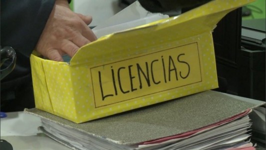 Condenan a una docente santafesina por pedir licencia e irse de vacaciones a Brasil
